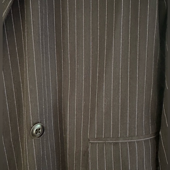 The GREAT pinstripe suit. - Picture 7 of 9